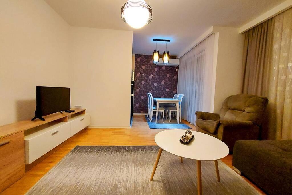 Apartment 13C Pristina Eksteriør billede