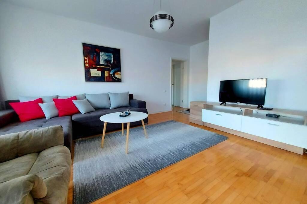 Apartment 13C Pristina Eksteriør billede