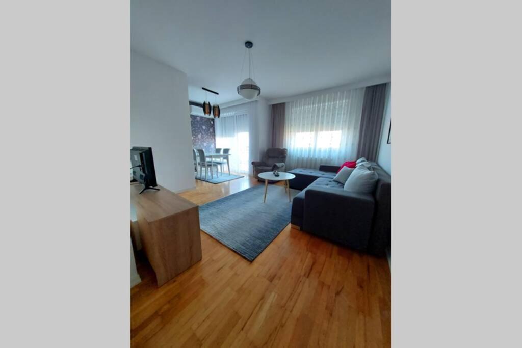 Apartment 13C Pristina Eksteriør billede